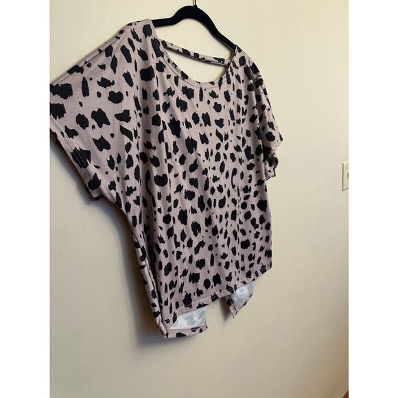 Plus Leopard Print Short Sleeve Top Twist Back Cutout Dolman Sleeve Neutral - Picture 2 of 5